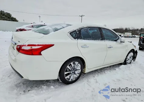 2016 Nissan Altima 2.5 z USA, uszkodzony, nr VIN 1N4AL3AP0GC265394